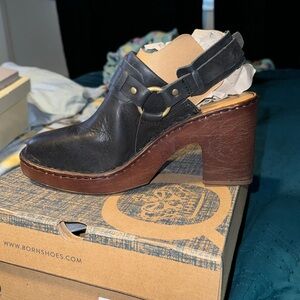 Hudson black clogs
